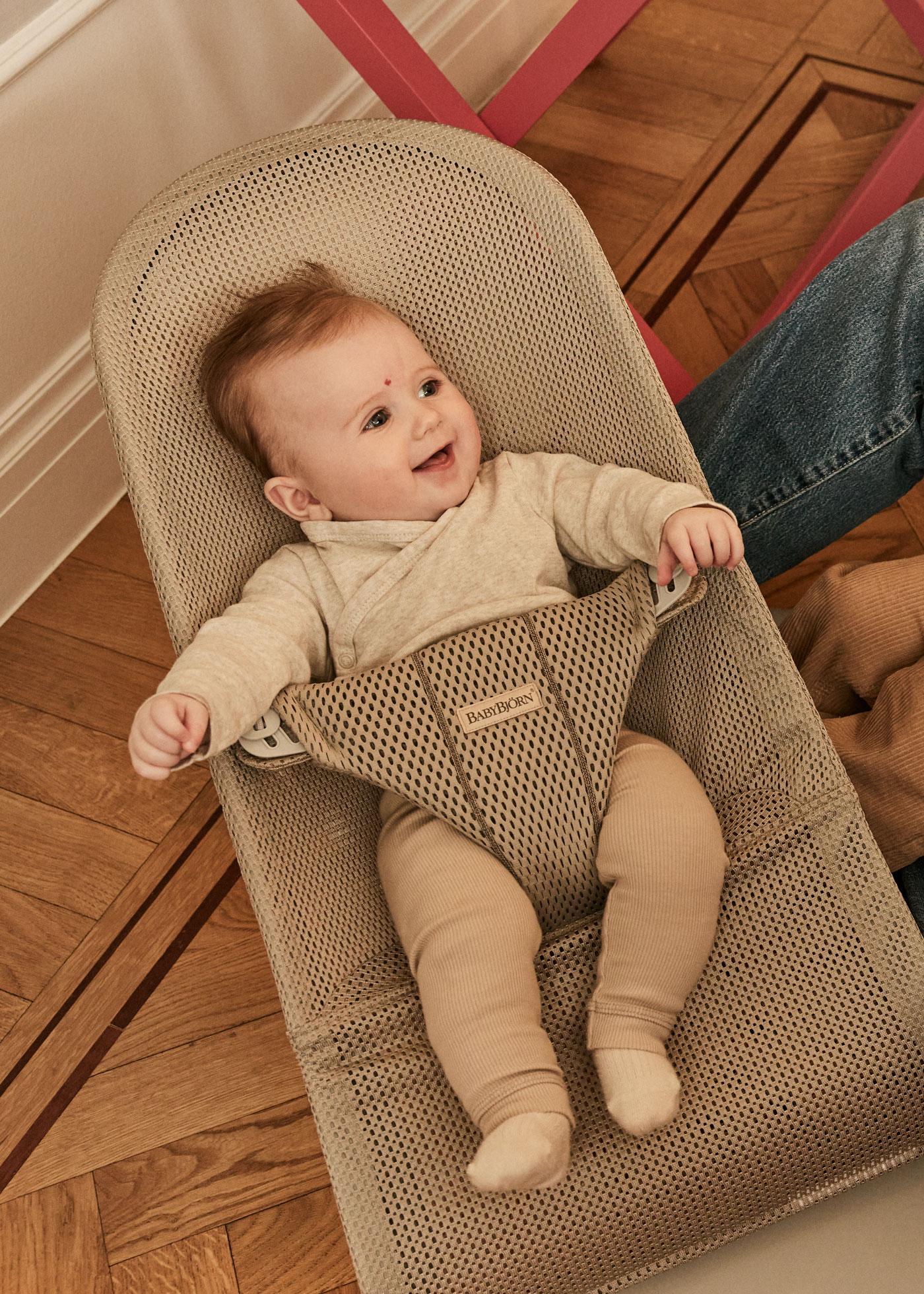 Bouncer Bliss in gray beige mesh, happy baby - BabyBjörn